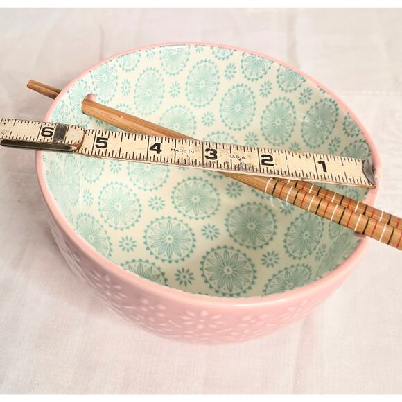 Signature Housewares 26 oz. Ramen Bowl w/Wooden Chopsticks Pink White Turquoise - Picture 6 of 6